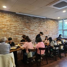 다이닝브랜즈그룹(주) 기업 속 사진
